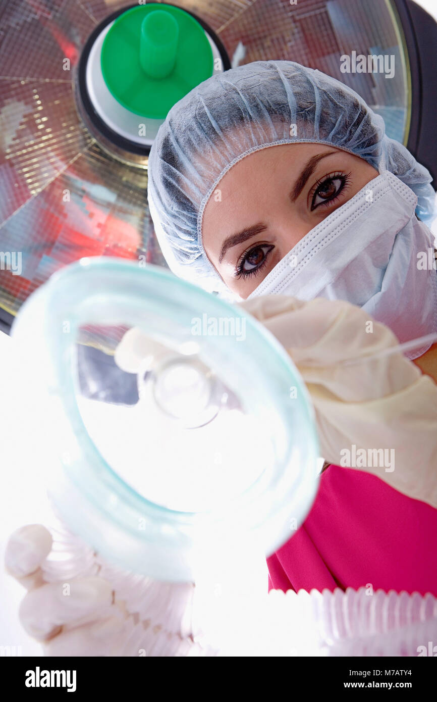Oxygen mask woman hi-res stock photography and images - Alamy