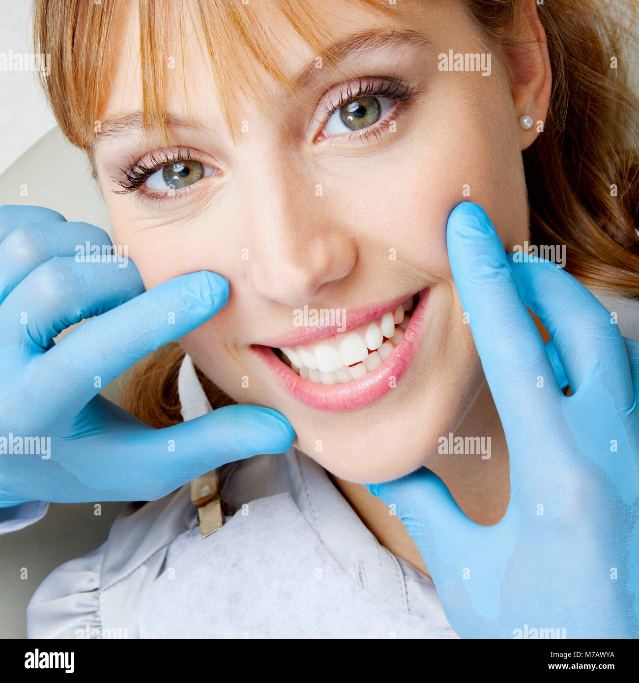 Dentist checking a woman's teeth Stock Photo Alamy