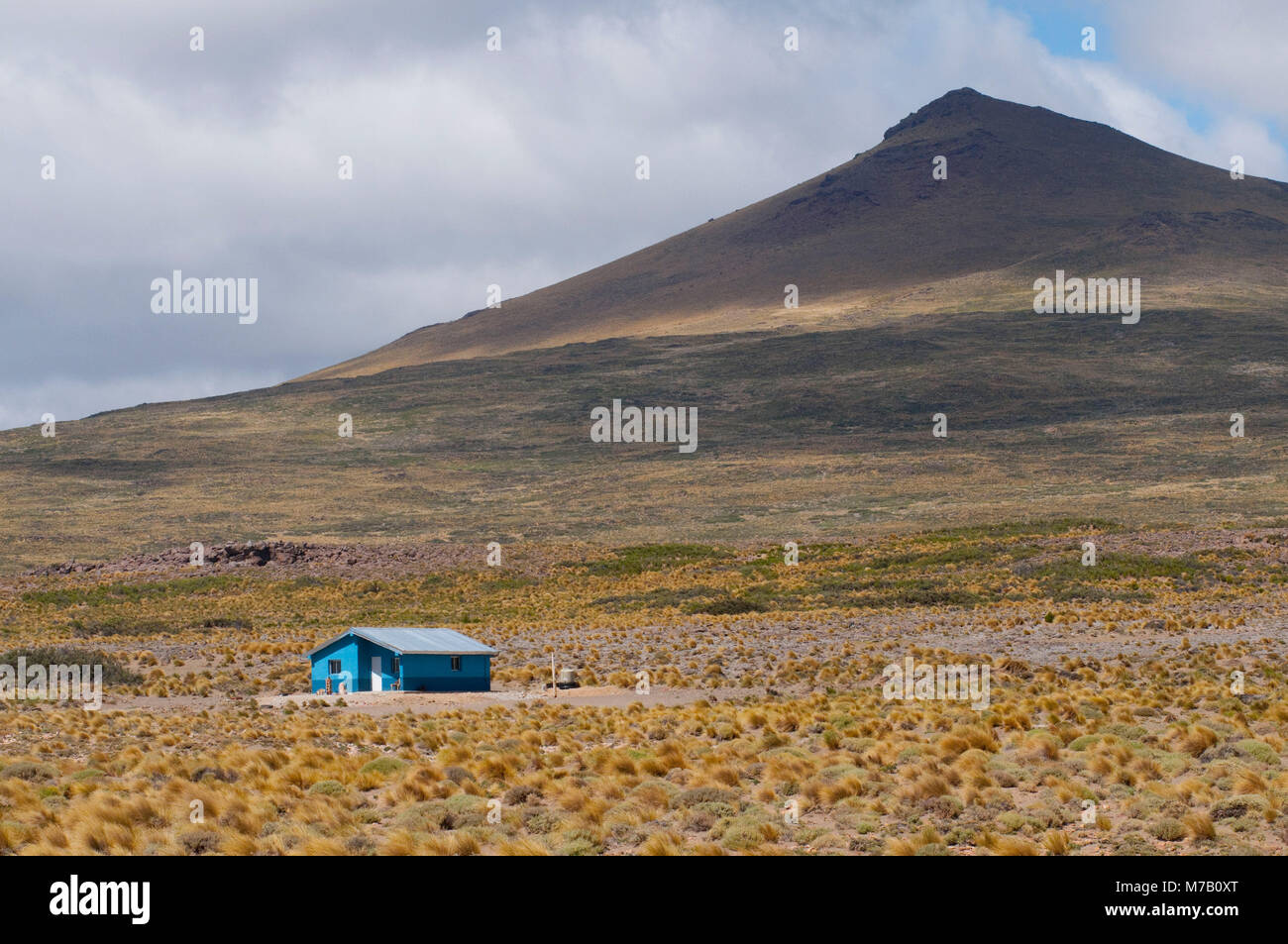 Lonely house in a desert, Patagonian Steppe, Cordillera de los Andes, Patagonia, Argentina Stock Photo