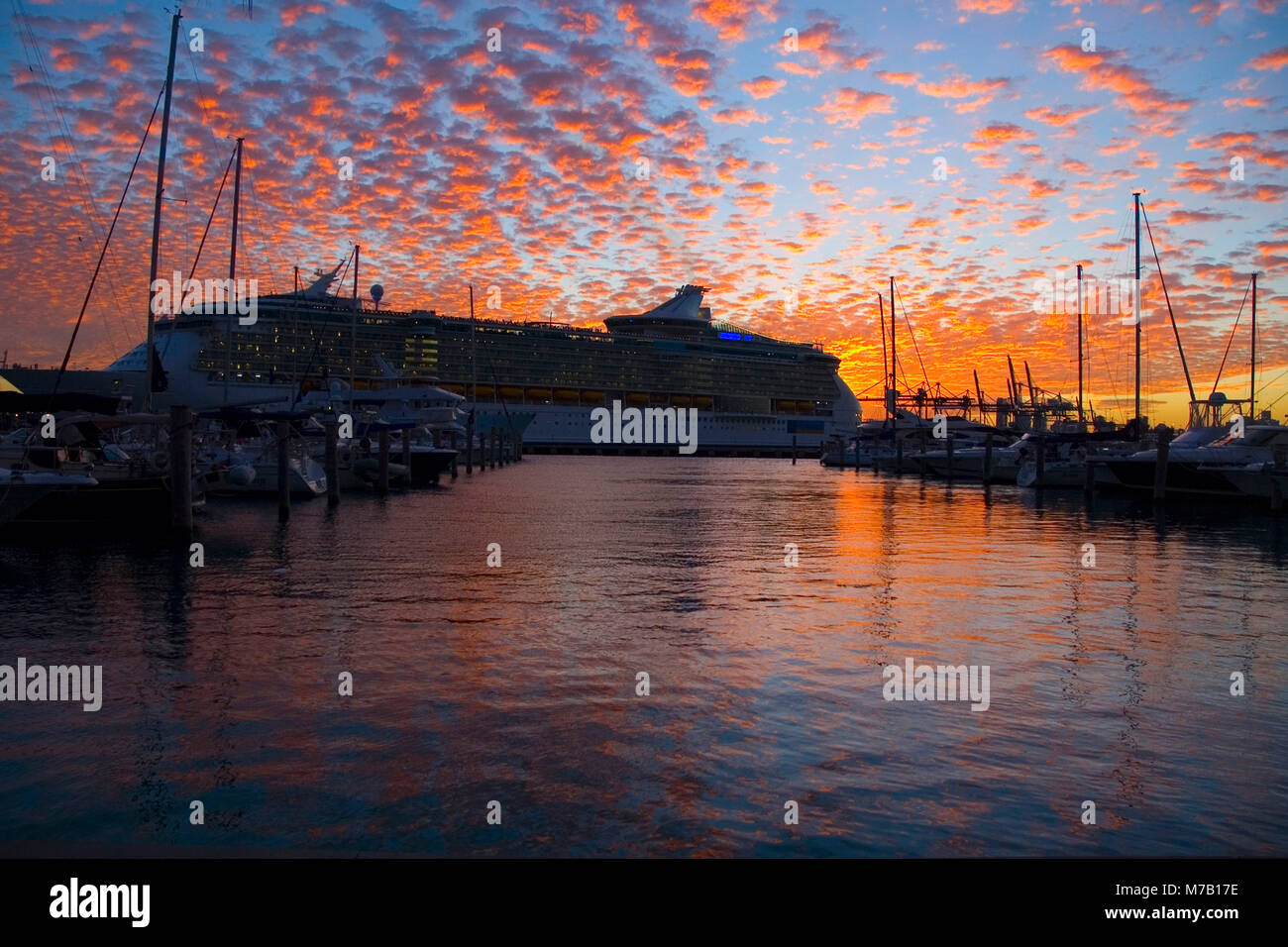 Docked cruise ship sunset hi-res stock photography and images - Alamy