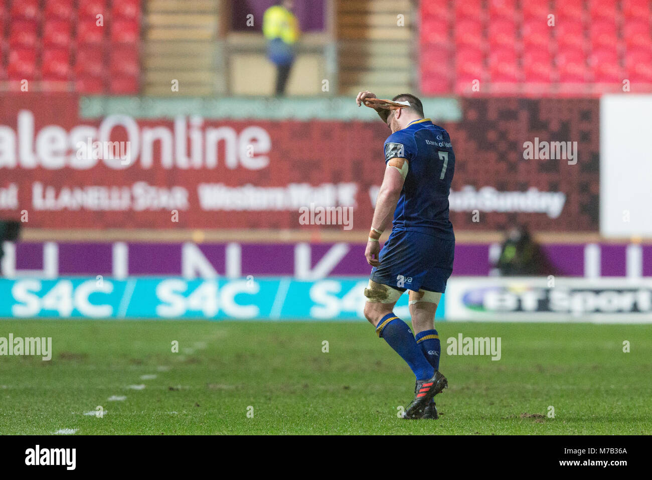 Leinster flanker Sean O'Brien leaves the field with an injury during a Guinness Pro14 match against Scarlets. Stock Photo