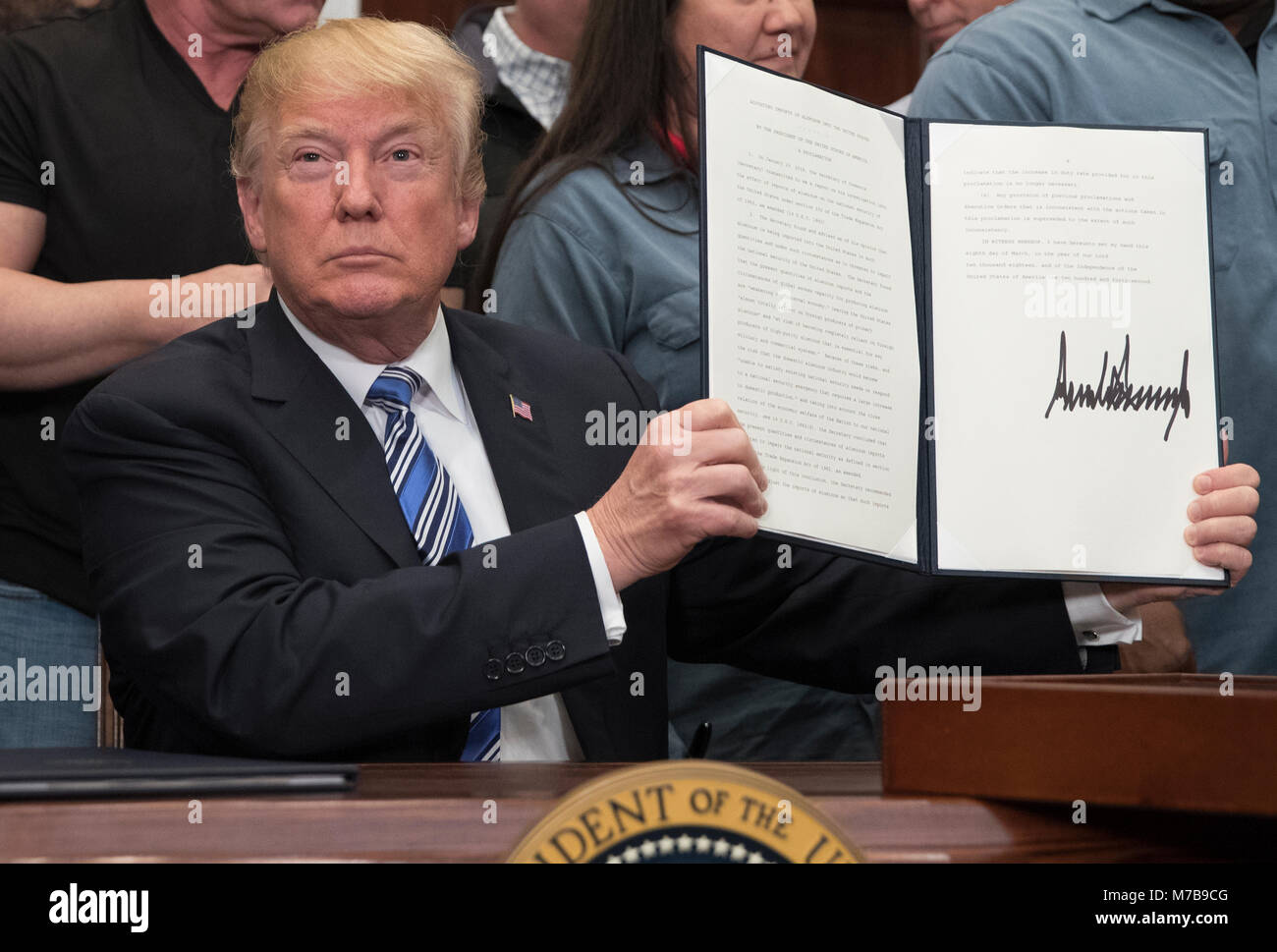 Washington, DC, USA. 08th Mar, 2018. US President Donald J. Trump signs a presidential proclamation on aluminum tariffs in the Roosevelt Room of the White House in Washington, DC, USA, 08 March 2018. President Trump is imposing tariffs on steel and aluminum imports. A decision to impose the tariffs on Canada or Mexico will not be decided until negotiations on the North American Free Trade Agreement (NAFTA). Credit: Michael Reynolds/Pool via CNP - NO WIRE SERVICE - Credit: Michael Reynolds/Consolidated News Photos/Michael Reynolds - Pool via CNP/dpa/Alamy Live News Stock Photo