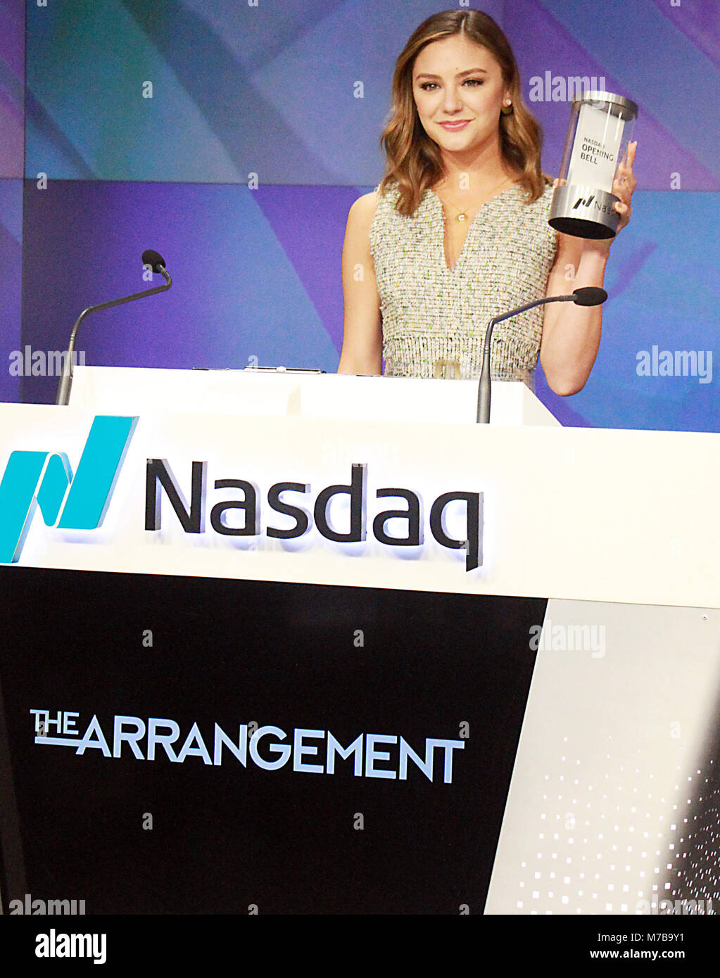 Nasdaq bell hi-res stock photography and images - Alamy