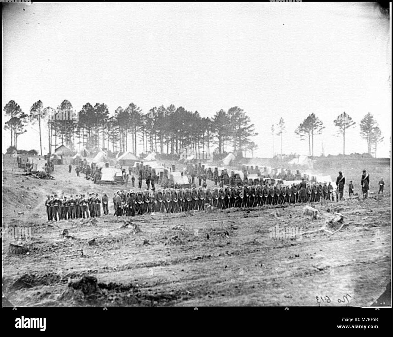 Brandy Station, Va. Guard mount of 114th Pennsylvania Infantry (1st Division, 3d Corps) LOC cwpb.04075 Stock Photo