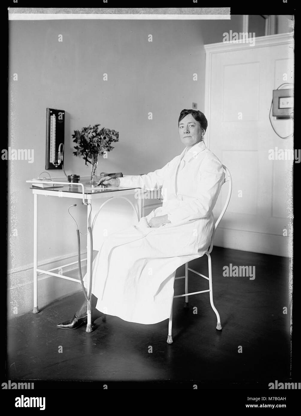 Nurse early 20th century Black and White Stock Photos & Images - Alamy