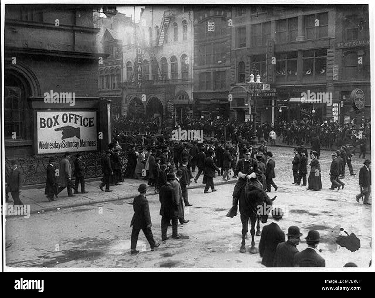 1908 union square new york hi-res stock photography and images - Alamy