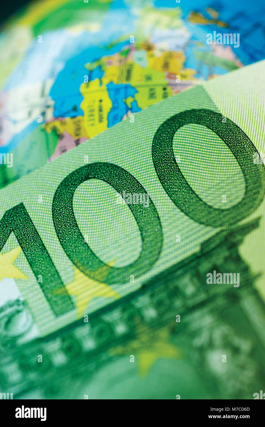 Close-up of one hundred Euro banknote Stock Photo - Alamy