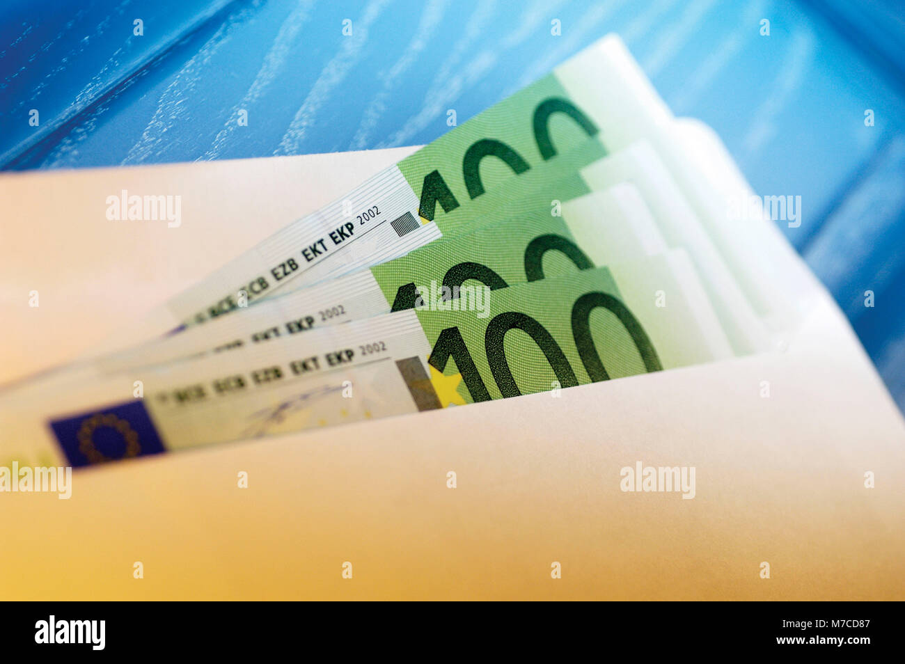 Close-up of one hundred Euro banknotes in an envelope Stock Photo - Alamy