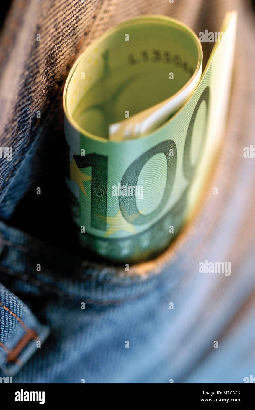 Close-up of a roll of one hundred Euro banknotes Stock Photo - Alamy