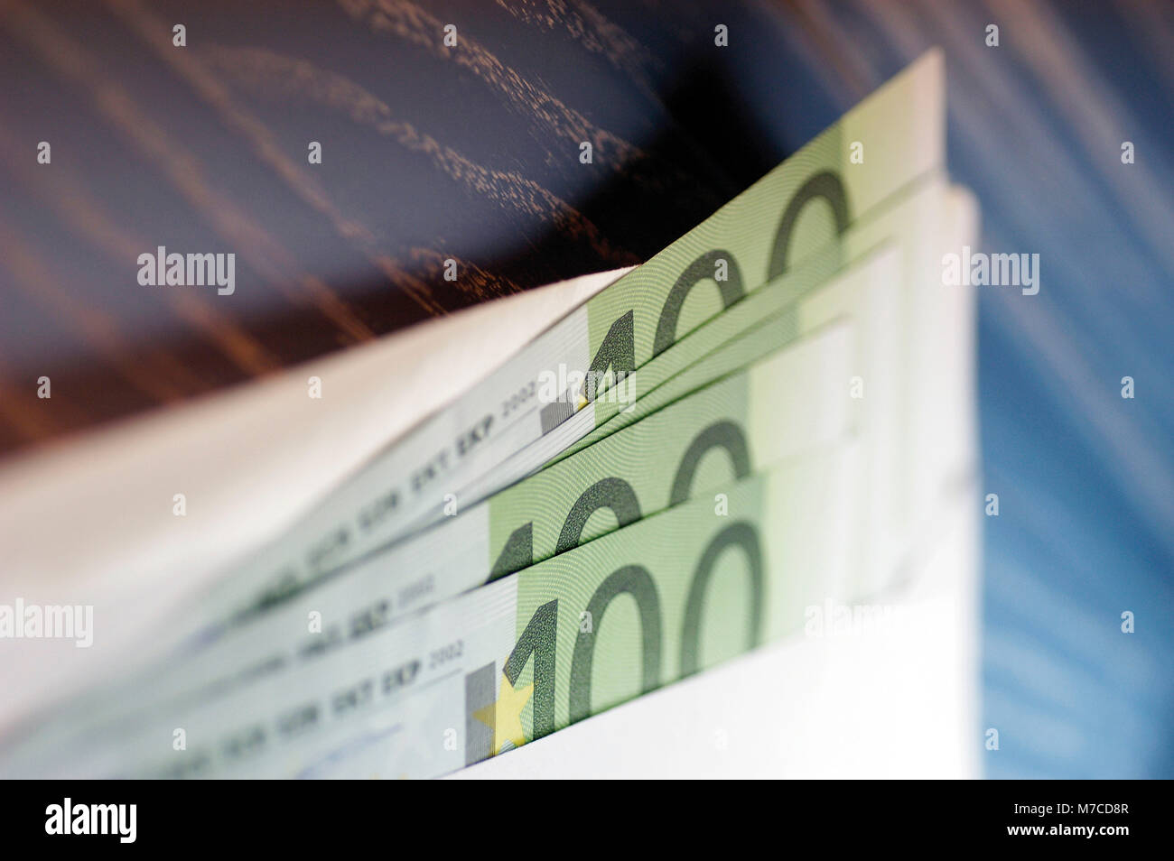 Close-up of one hundred Euro banknotes in an envelope Stock Photo - Alamy