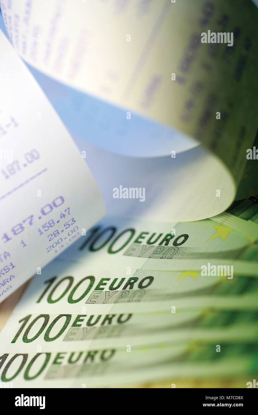 Close-up of one hundred Euro banknotes Stock Photo - Alamy