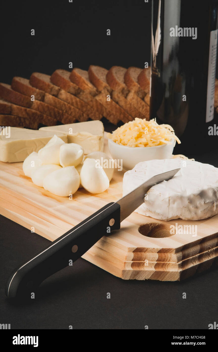 Bread cheddar cheeses hi-res stock photography and images - Alamy