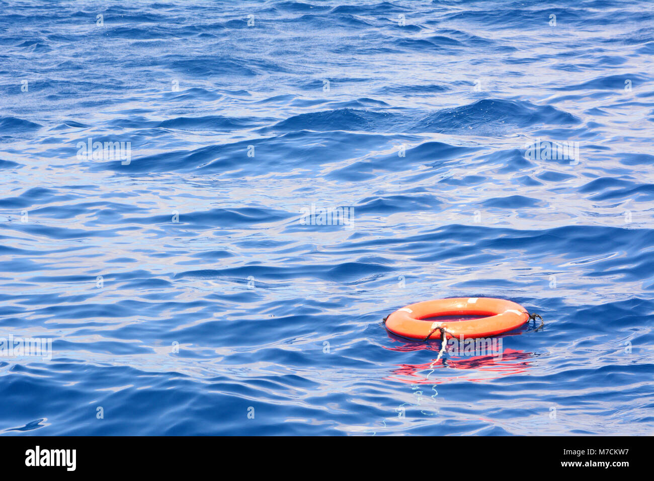 Deep blue ocean background hi-res stock photography and images - Alamy