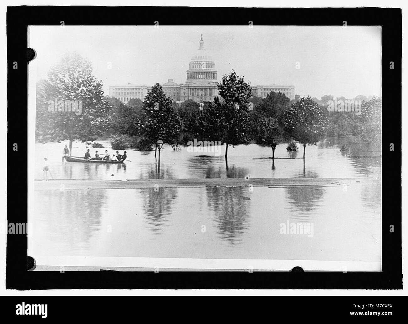 Flood wash Black and White Stock Photos & Images - Alamy