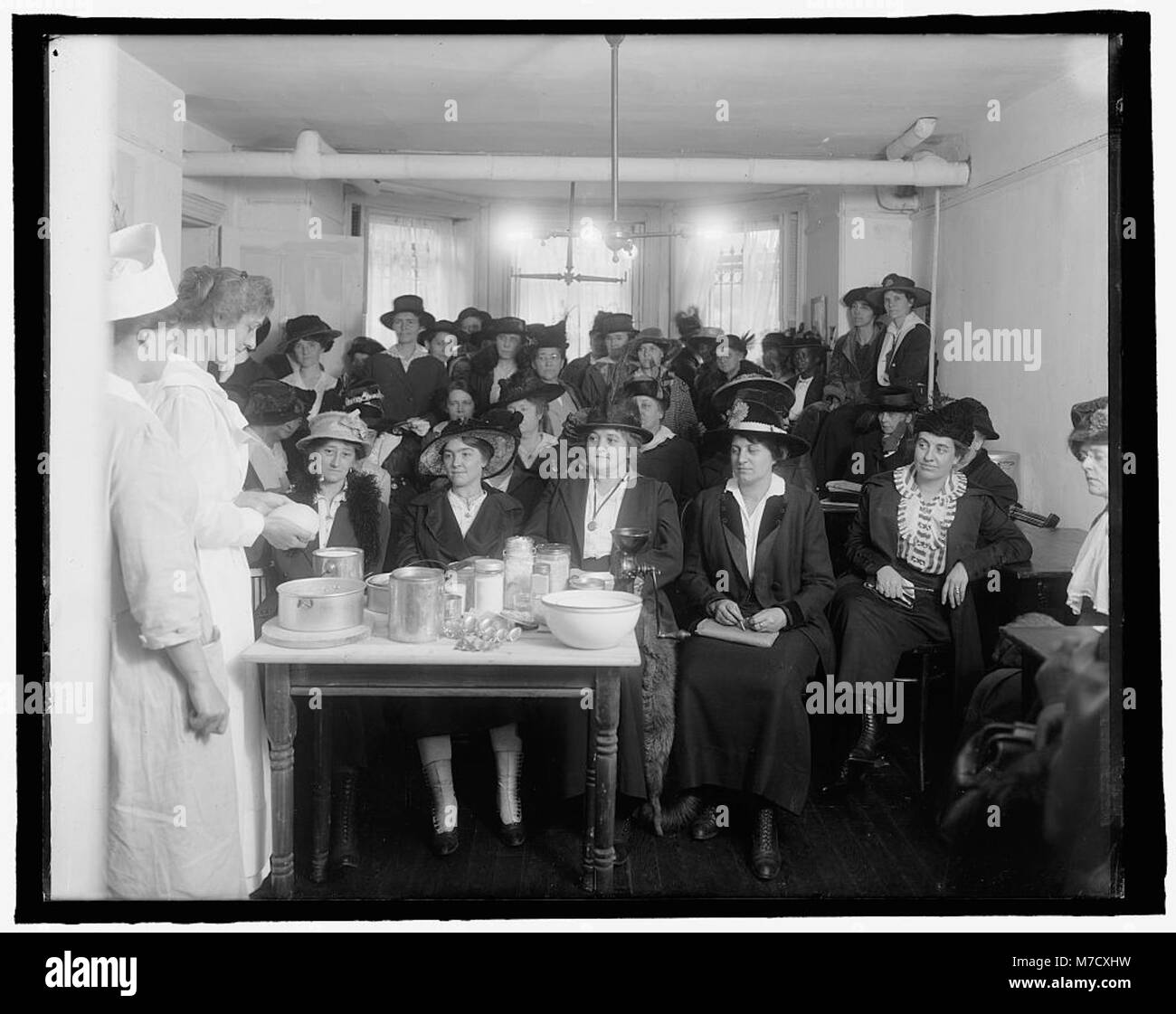 War kitchen Black and White Stock Photos & Images - Alamy
