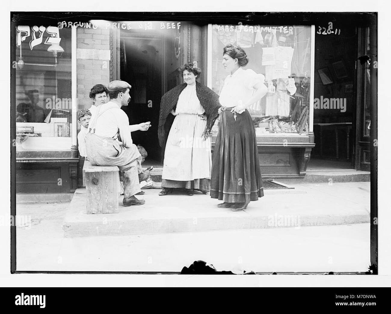 1920s food store Black and White Stock Photos & Images - Alamy