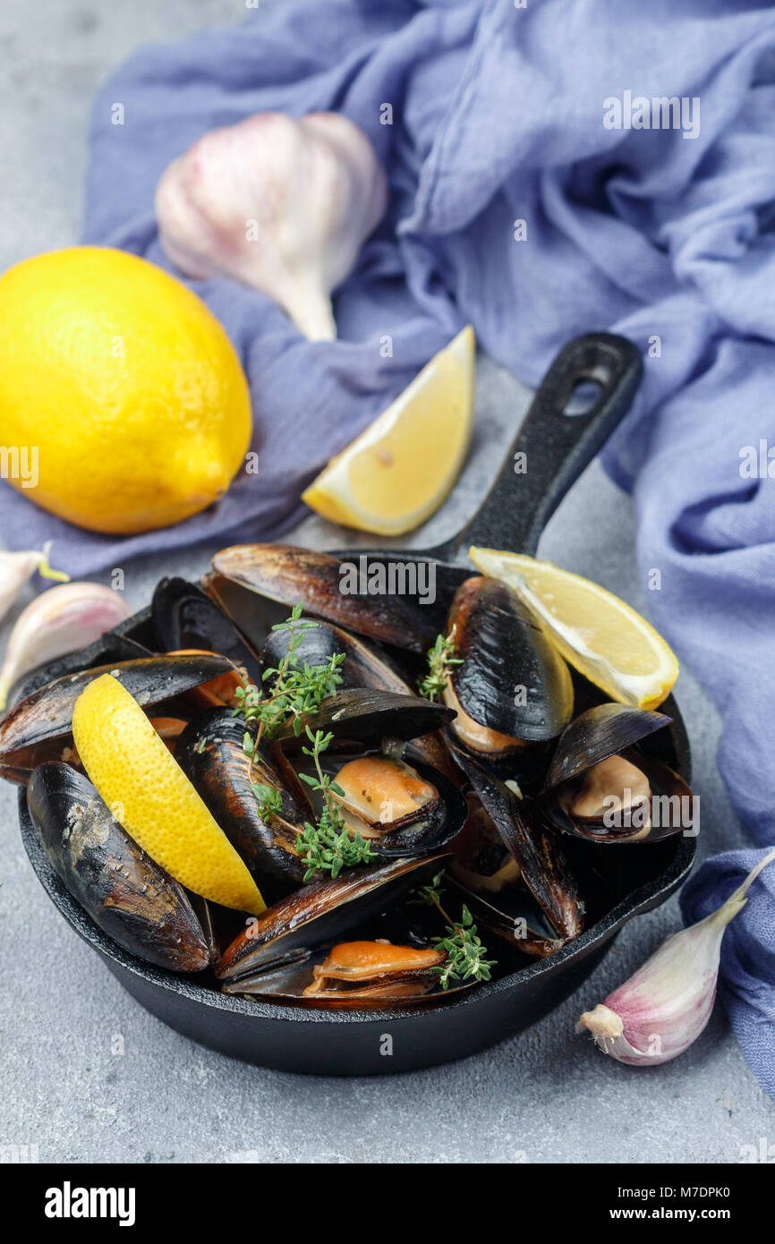 Delicious mussels in shells in lemongarlic dressing with thyme