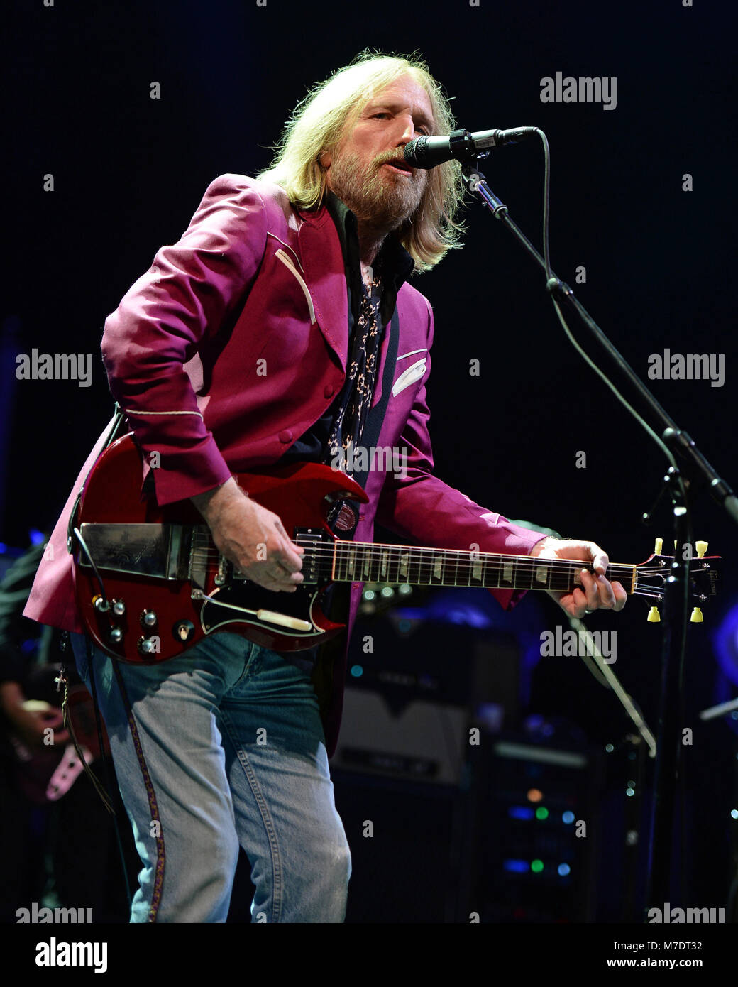 WEST PALM BEACH - SEPTEMBER 20: Tom Petty of Tom Petty and the Heartbreakers perform at the Cruzan Amphitheatre on September 20, 20  People:  Tom Petty Stock Photo