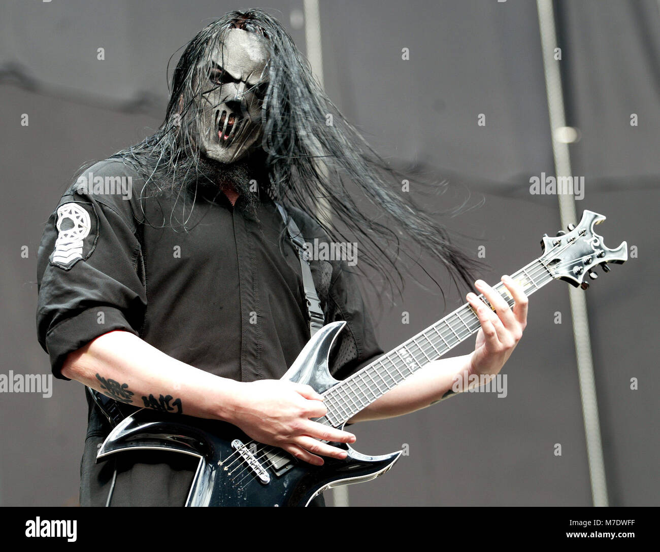 Amsterdam Netherlands June 21 Mick Thomson Of Slipknot Performs On Stage At The Amsterdam Arena On June 21st 2004 In Amsterdam Netherlands Stock Photo Alamy