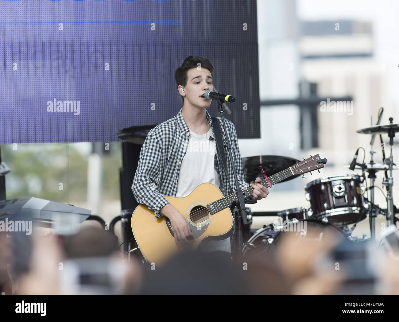 93 3 flzs jingle ball hi-res stock photography and images - Alamy