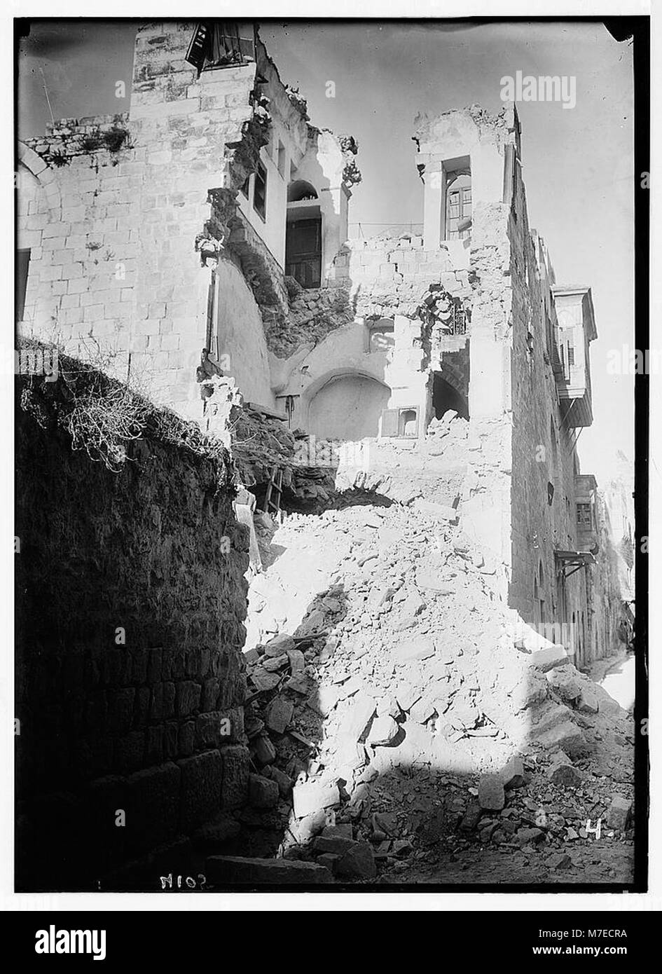 Palestine events. The earthquake of July 11, 1927. A house in Nablus reduced to a mere shell by the earthquake LOC matpc.03041 Stock Photo