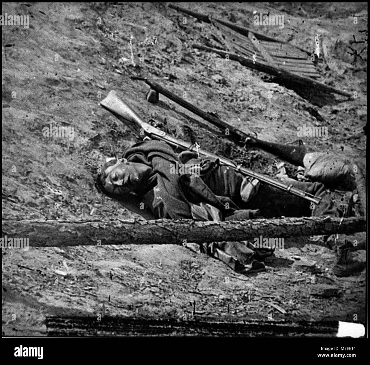 Petersburg, Va. Dead Confederate soldier with gun LOC cwpb.02538 Stock