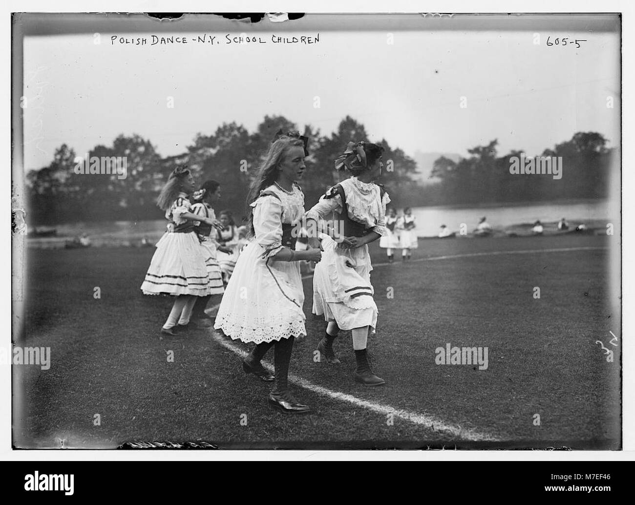 Dance school children Black and White Stock Photos & Images - Page 2 - Alamy