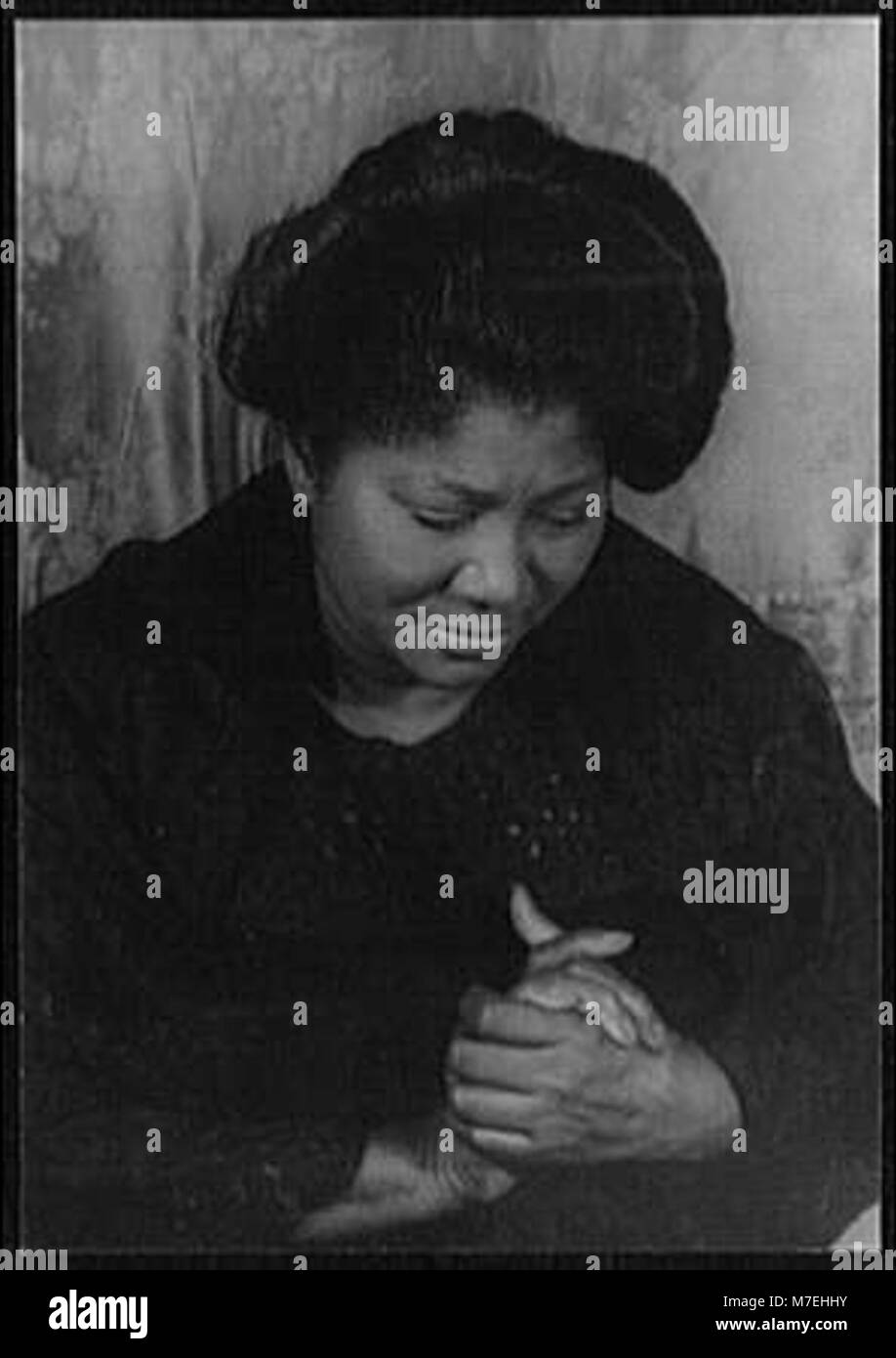 Portrait of Mahalia Jackson LCCN2004663079 Stock Photo - Alamy