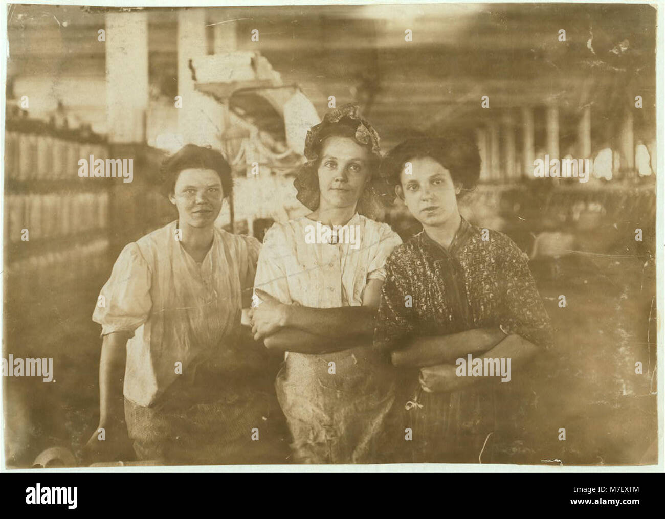 Some operatives in An Indianapolis Cotton Mill at the Noon Hour. Aug., 1908. Wit., E. N. Clopper. LOC nclc.01309 Stock Photo