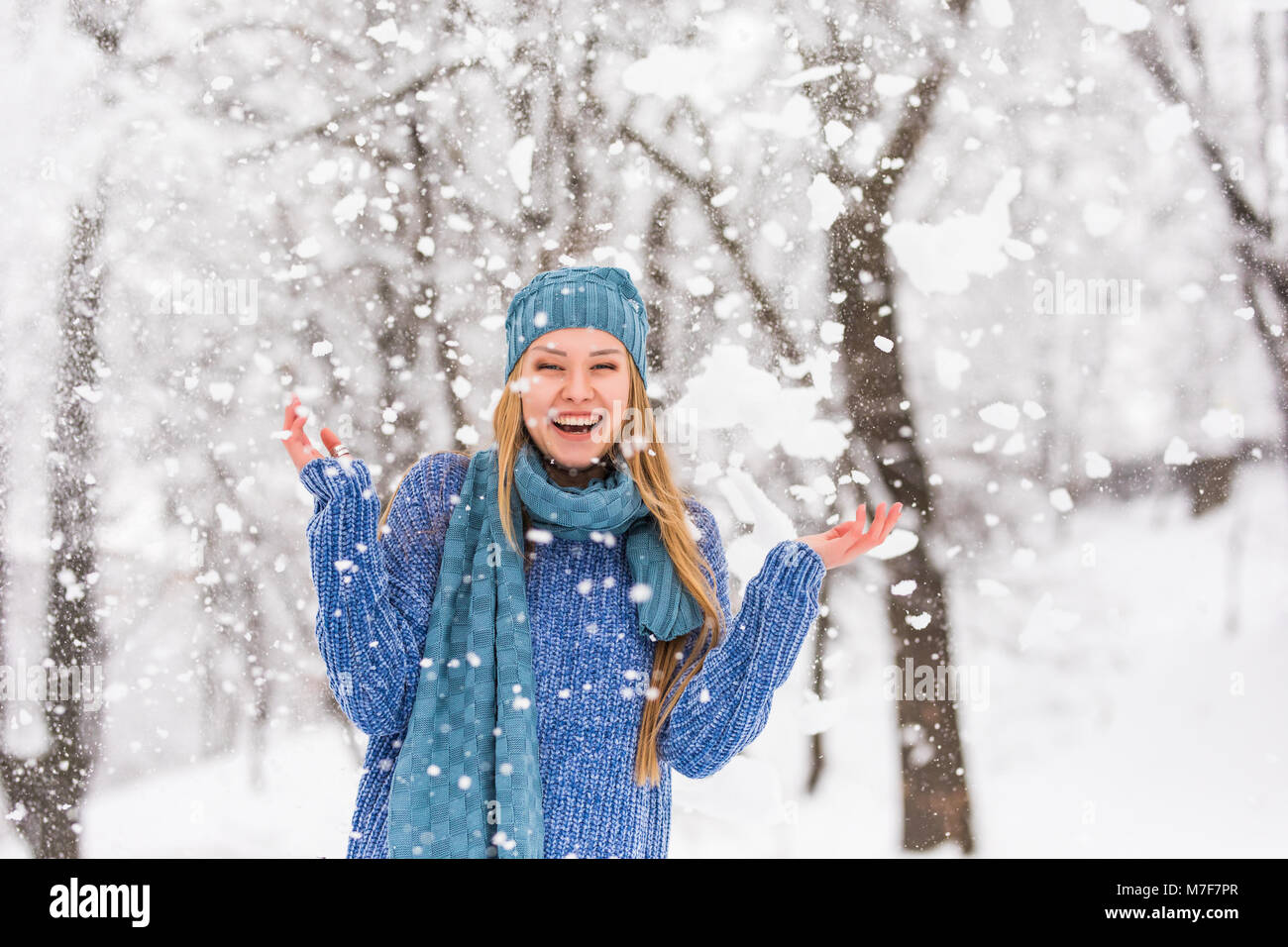 Teenage girl winter coat snow hi-res stock photography and images - Page 2  - Alamy