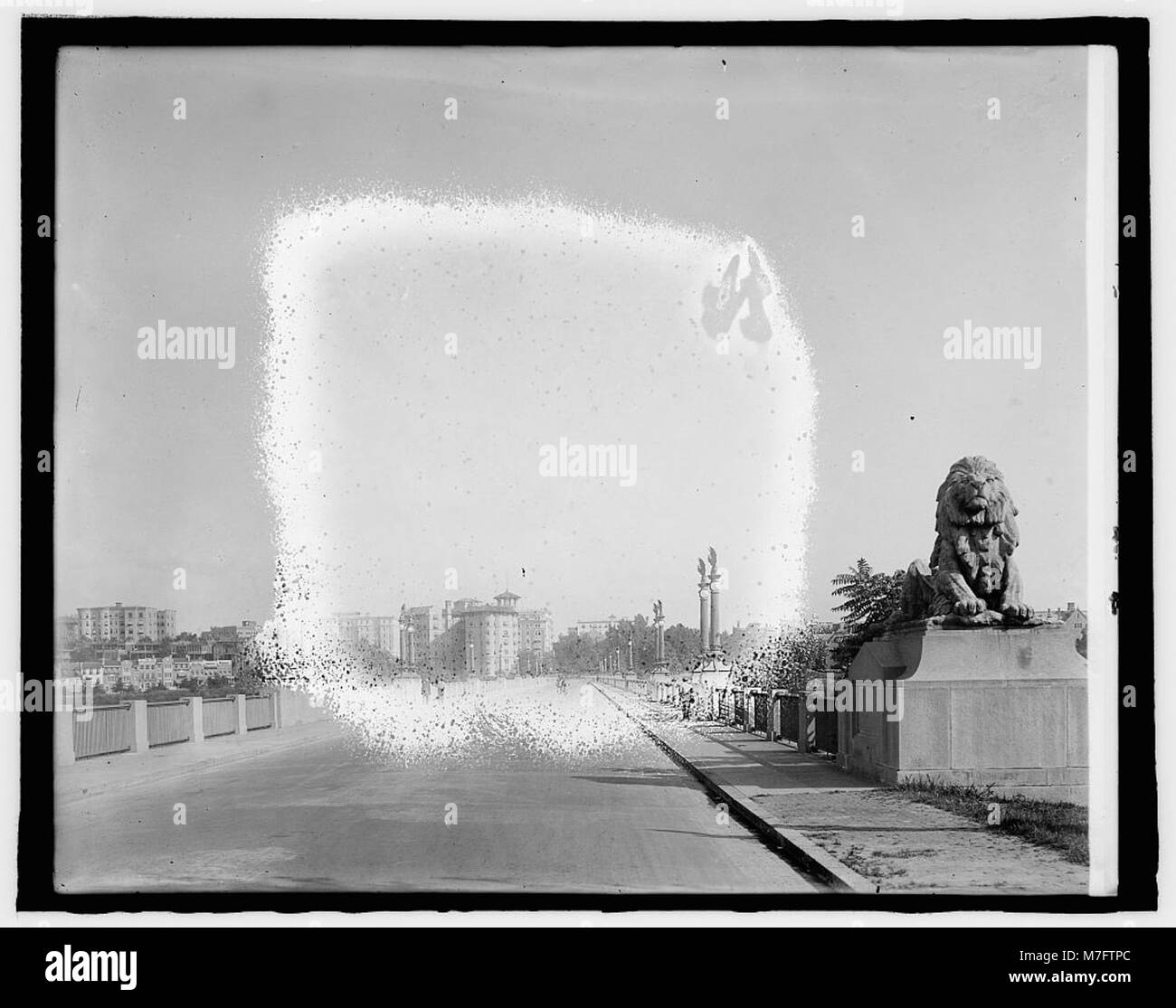 Warner Quinlan Co., Conn. Ave. bridge, (Washington, D.C.) LCCN2016825943 Stock Photo