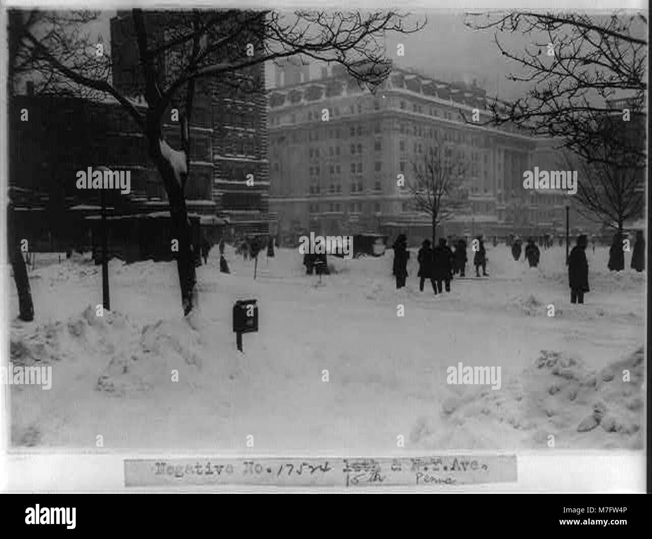 Washington, D.C., 15th St. & Pennsylvania Ave. after a heavy snowfall LCCN2001706138 Stock Photo