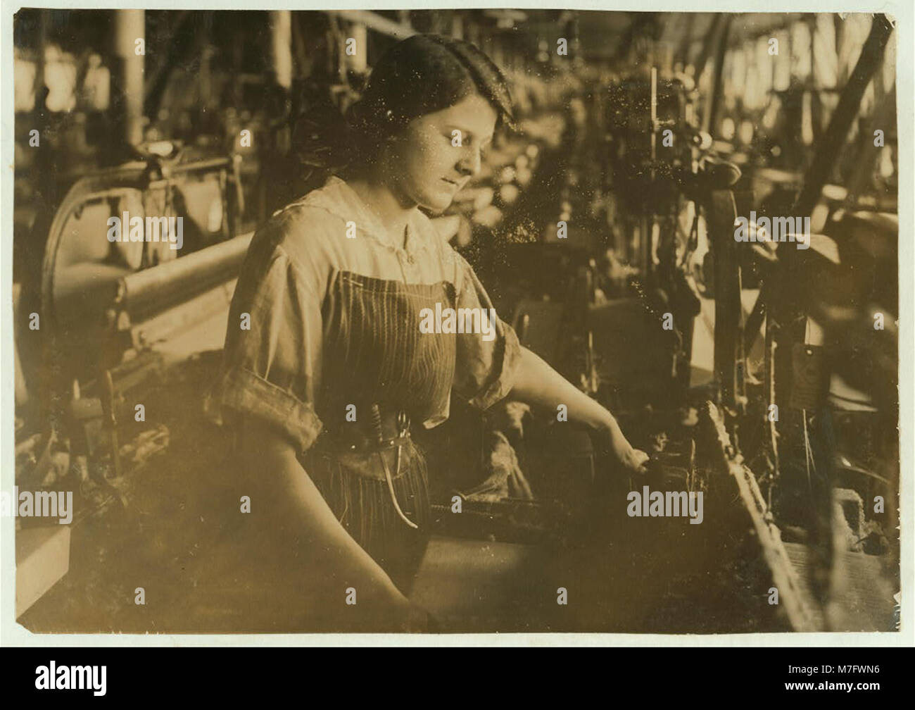 Weaver in American Linen Co. See 4159. LOC nclc.03037 Stock Photo Alamy