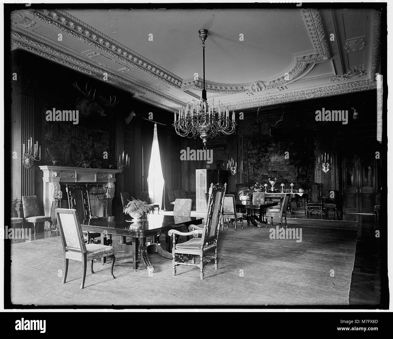 White house state dining room Black and White Stock Photos & Images - Alamy