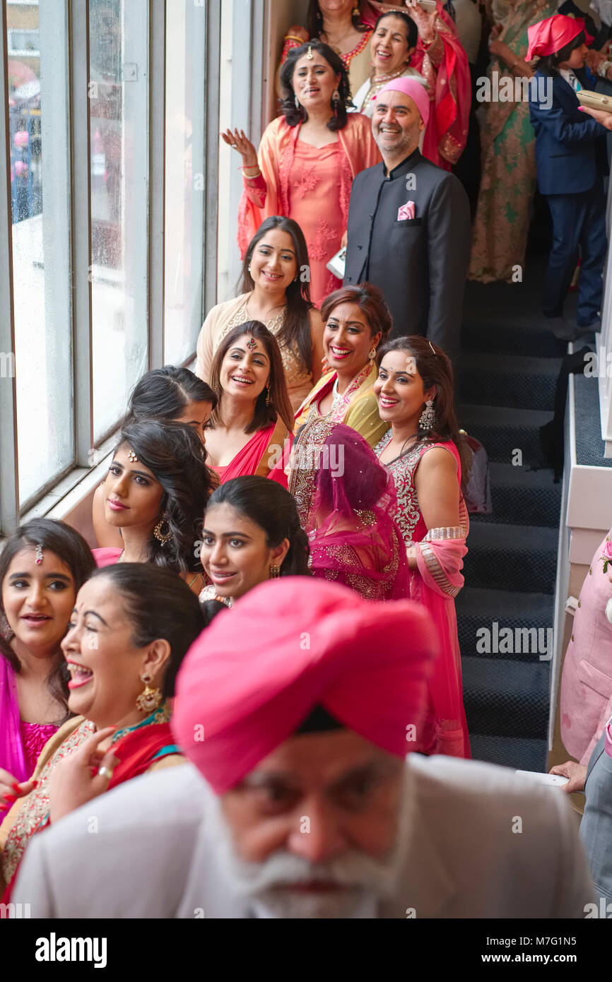 Awaiting arrival hi-res stock photography and images - Alamy