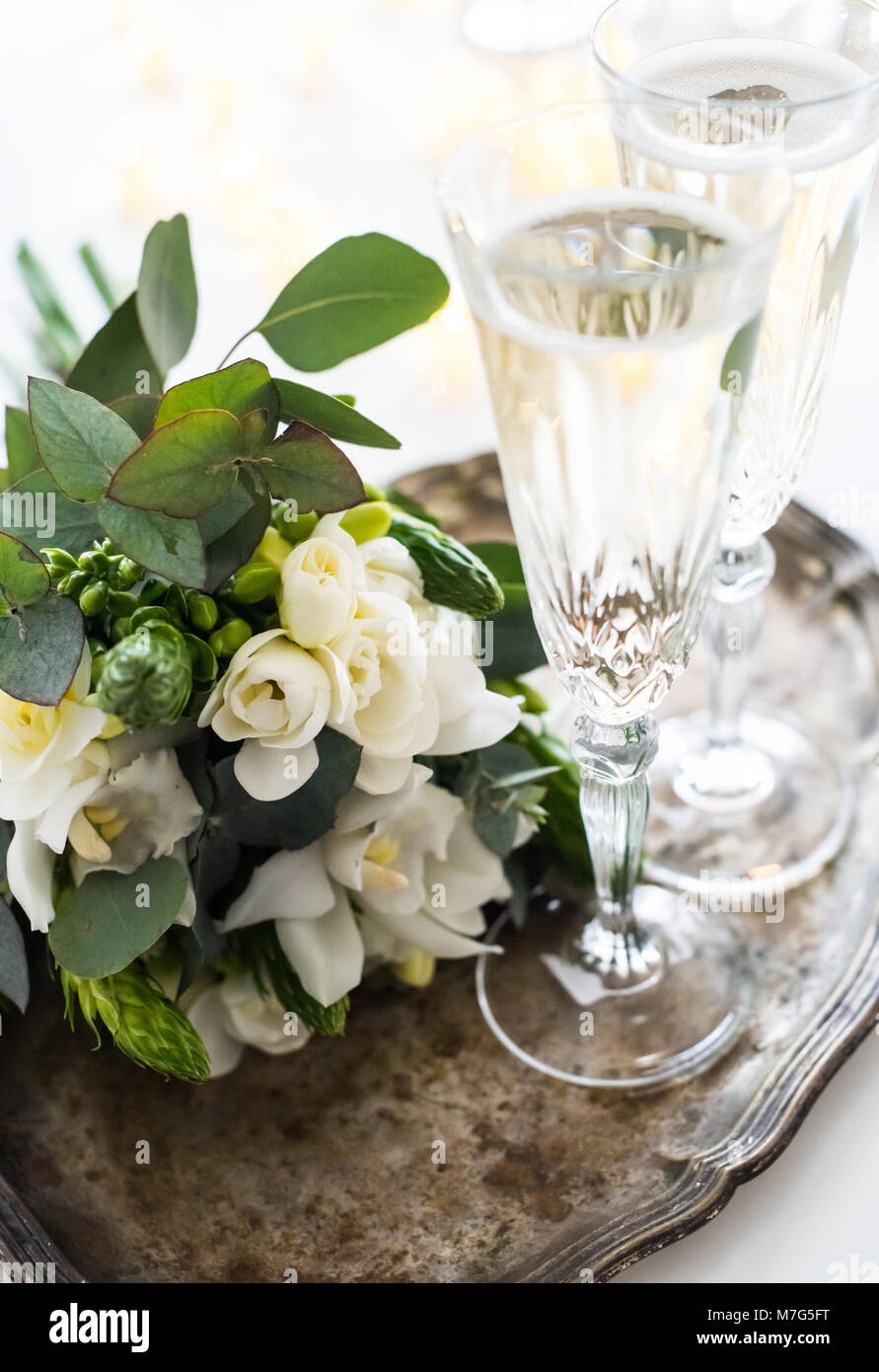 Beautiful Vintage Wedding Decoration With Champagne And White