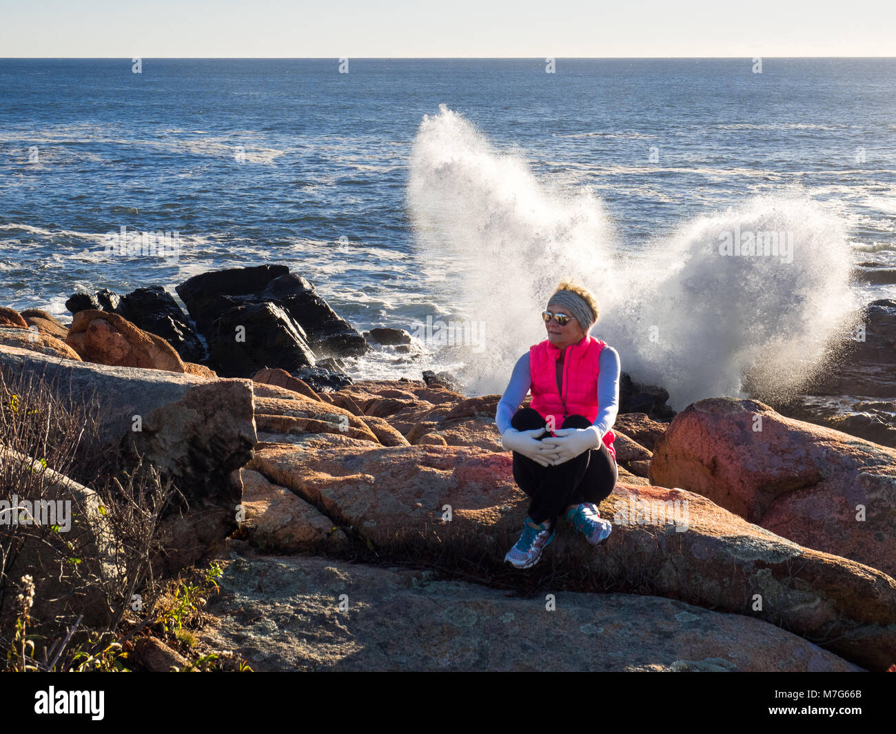 Splash on rocks hi-res stock photography and images - Alamy