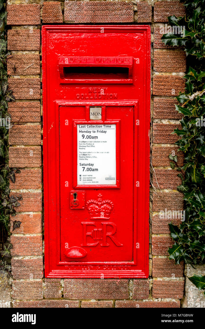 A Royal Mail Post Box Built Into A Brick Pillar Stock Photo Alamy