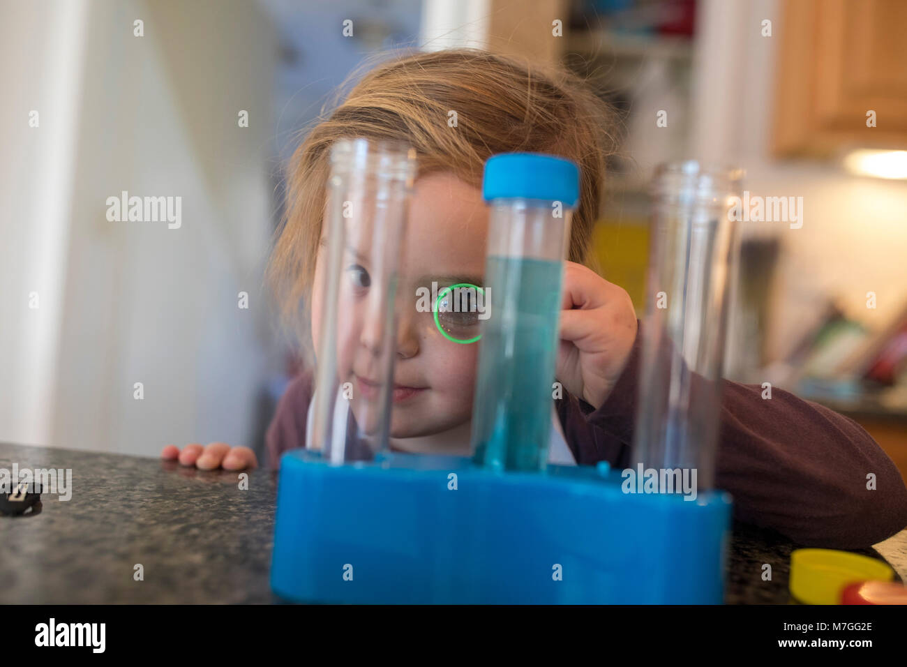 A little girl conducts a science experiment Stock Photo - Alamy