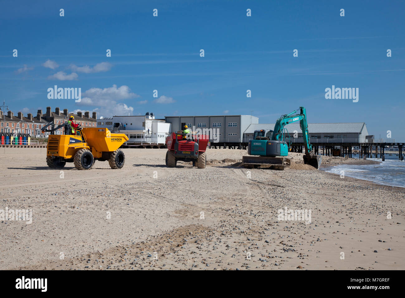 Lowestoft Beach Maintenance Stock Photo Alamy