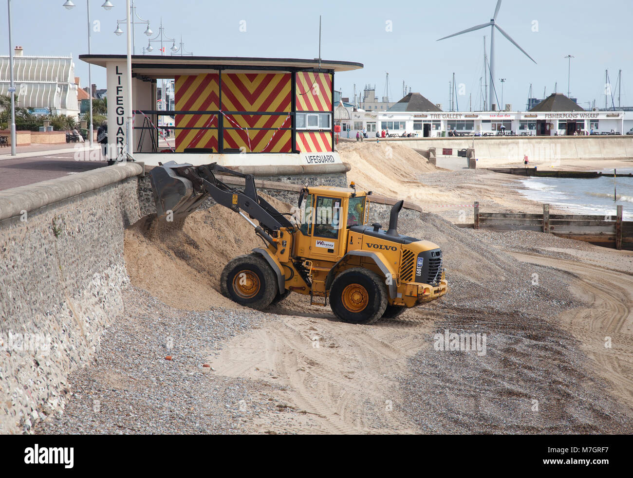 Lowestoft Beach Maintenance Stock Photo Alamy