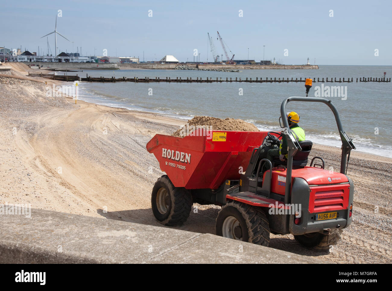 Lowestoft Beach Maintenance Stock Photo Alamy