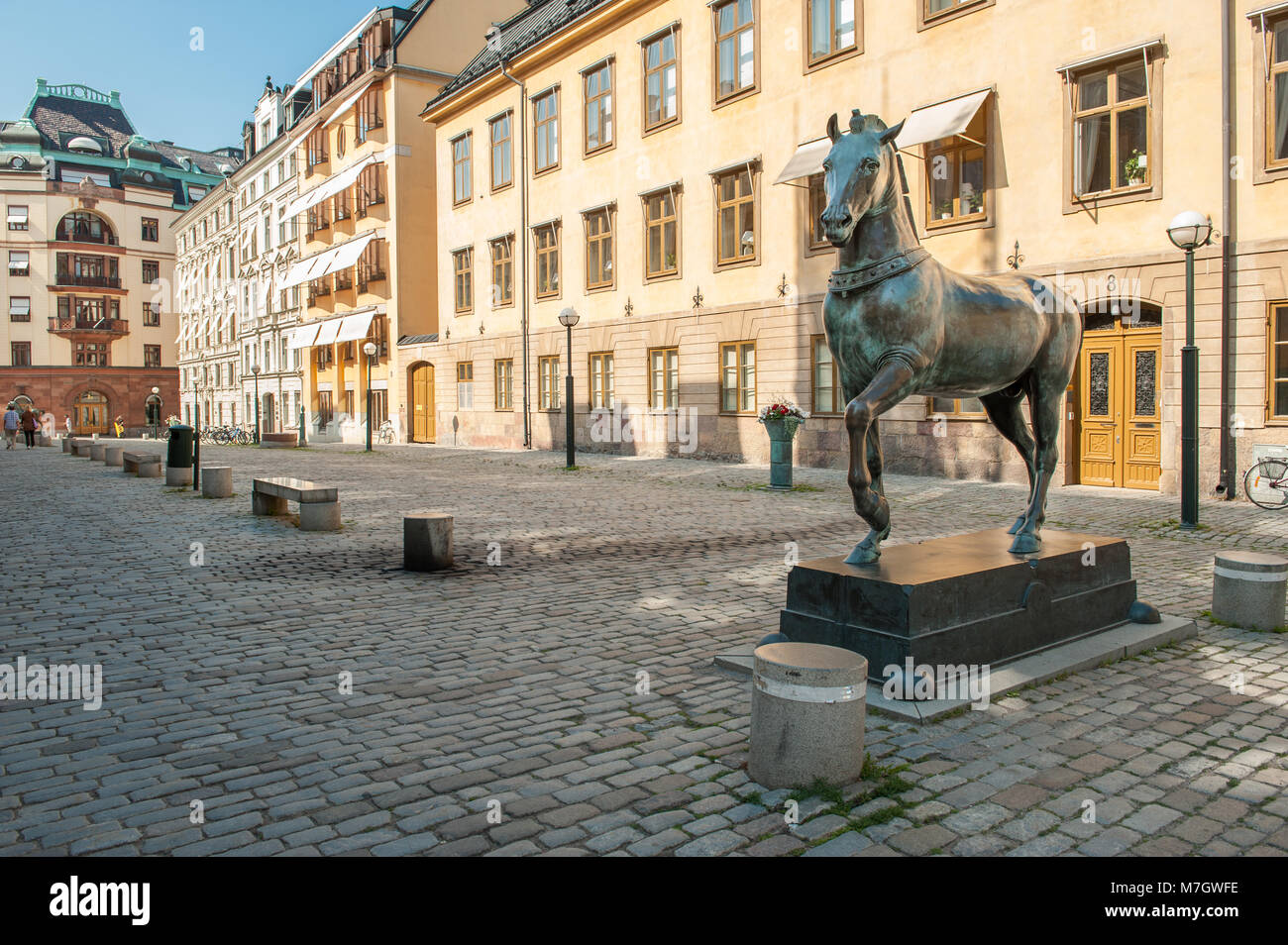 blasieholmen-square-in-the-city-center-of-stockholm-a-bronze-horse-M7GWFE.jpg