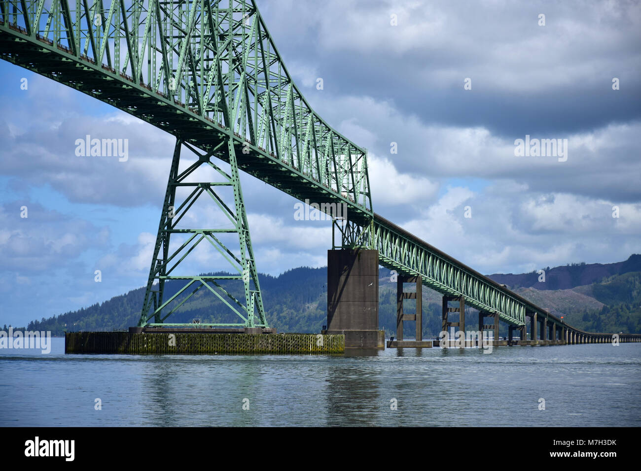 Steel truss arch hi-res stock photography and images - Alamy