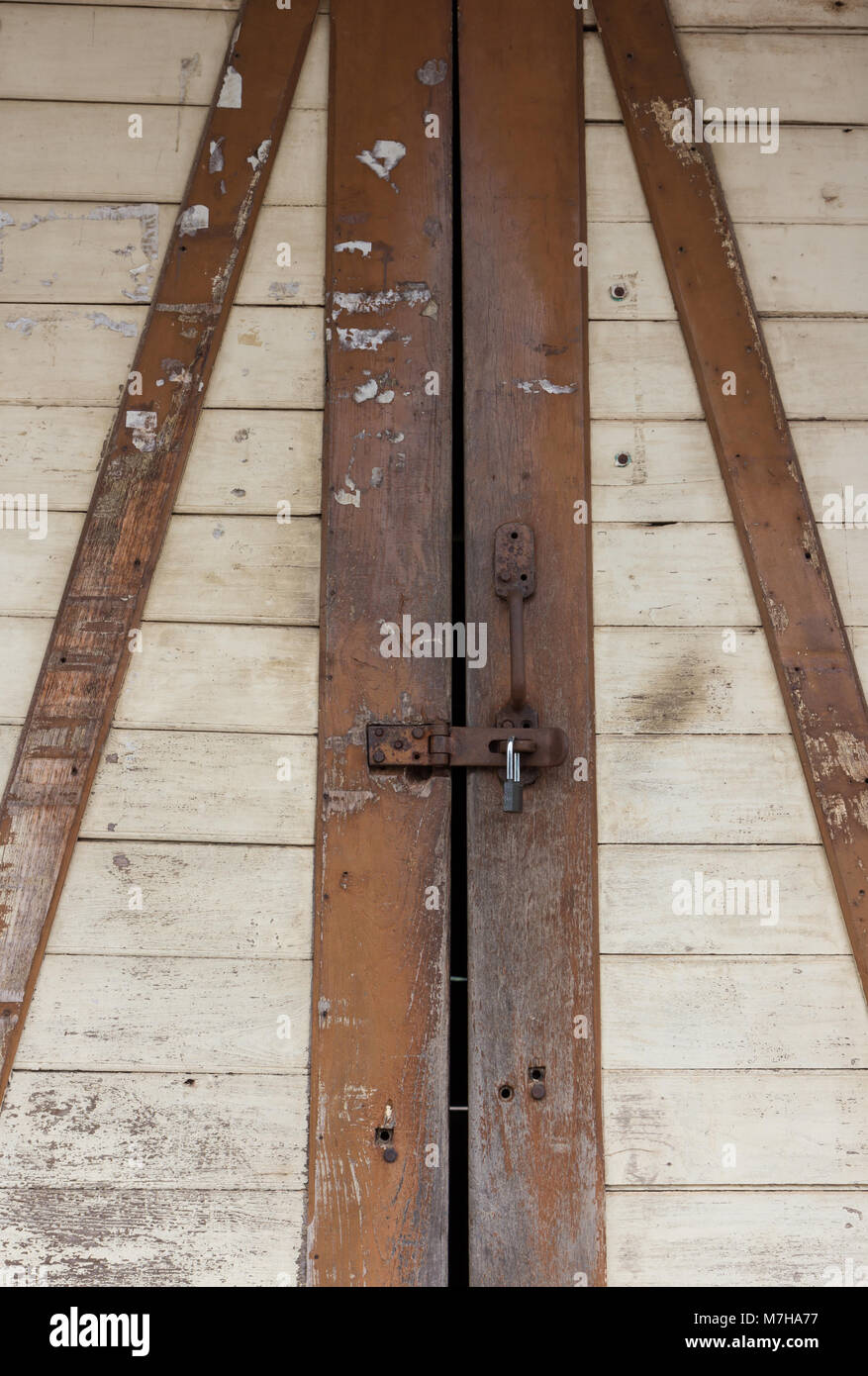 Damage and rusty old door lock Stock Photo - Alamy