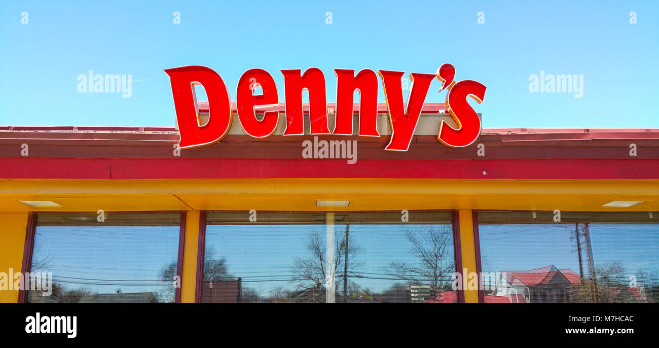 Dennys restaurant logo hi-res stock photography and images - Alamy