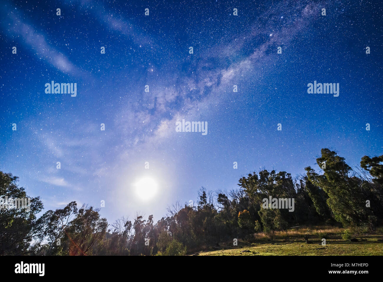 The waning quarter moon below the galactic centre of the Milky Way as ...