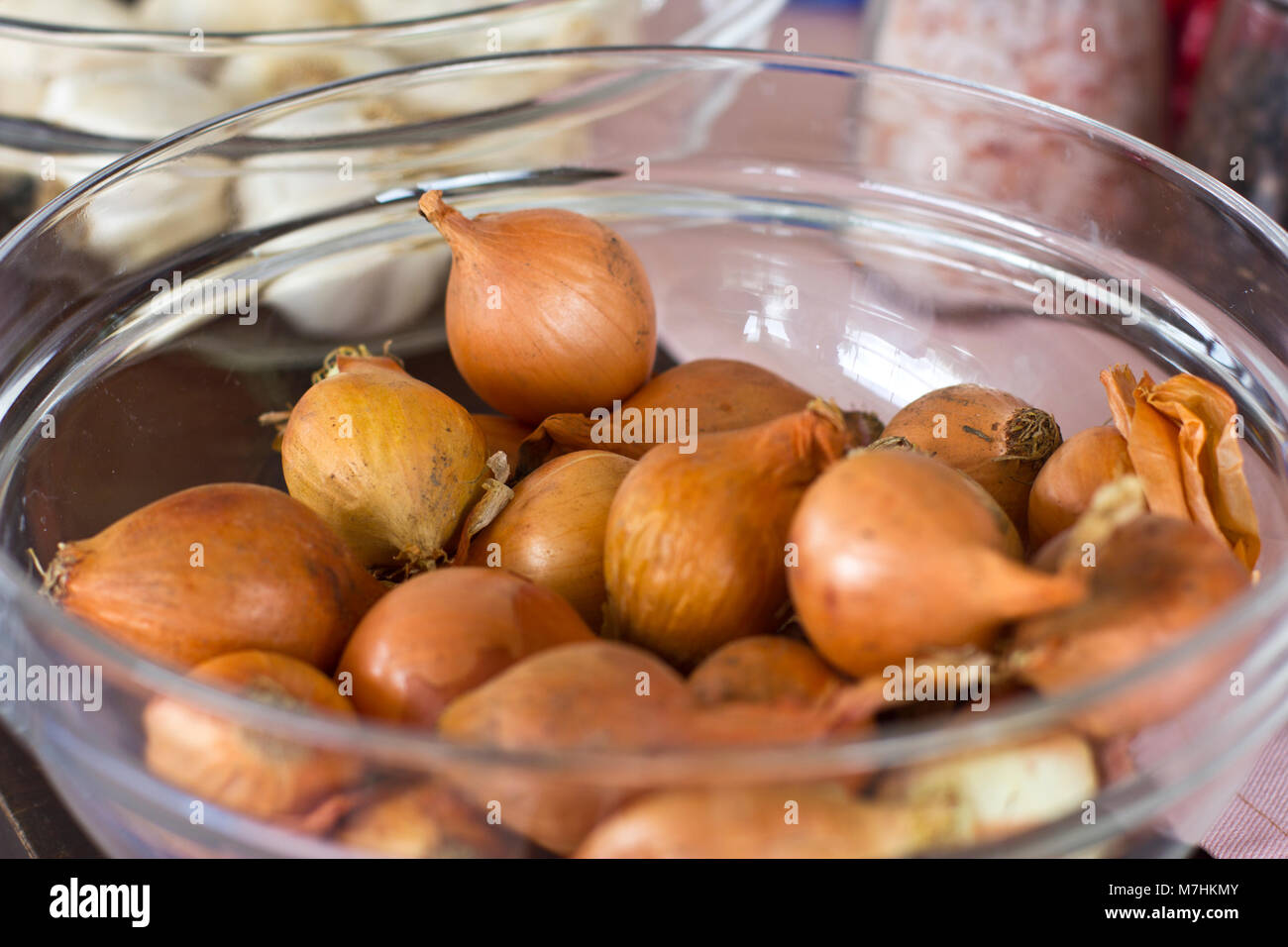 Brown large unpeeled onion hi-res stock photography and images - Alamy