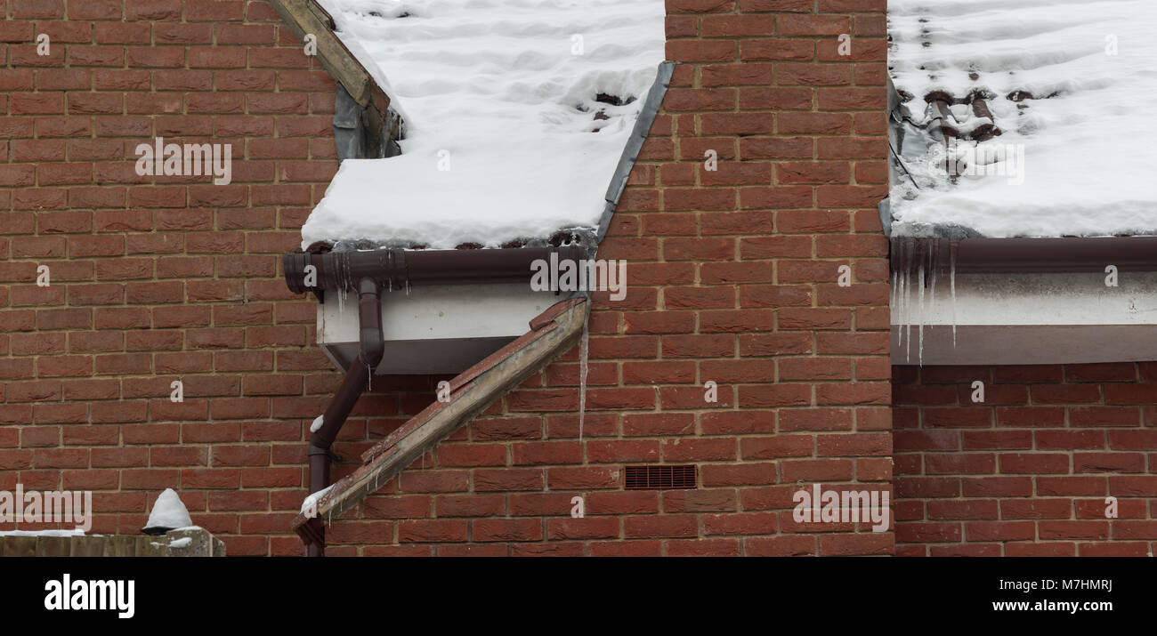 Chimney flashing leaking hires stock photography and images Alamy