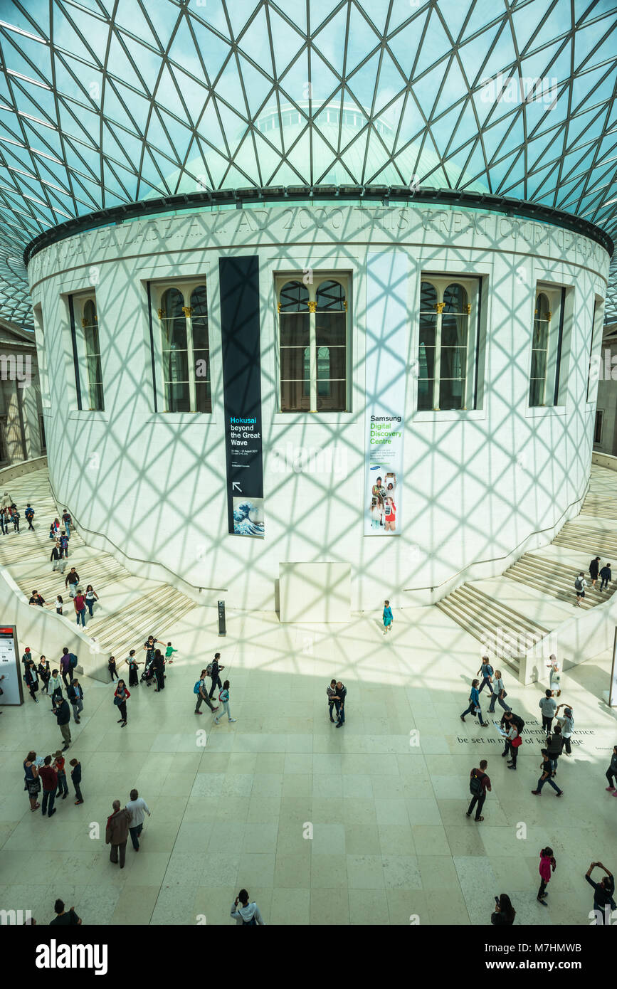 https://c8.alamy.com/comp/M7HMWB/the-british-museum-entrance-hall-great-russell-street-london-M7HMWB.jpg